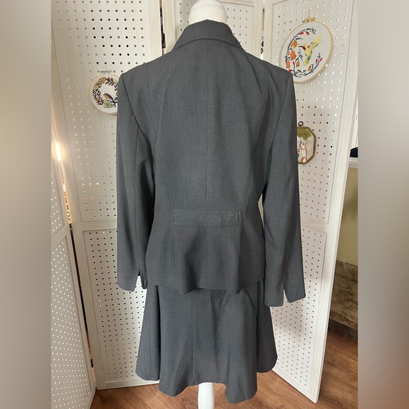 Calvin Klein 2pc Charcoal Gray Skirt Suit. Size 14. - Picture 2 of 10